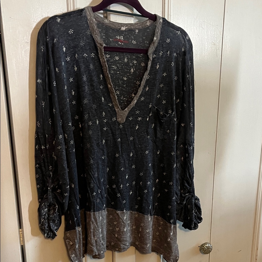 Johnny Was Pete and Greta Elegant Black and Gray Floral V-Neck linen Tunic